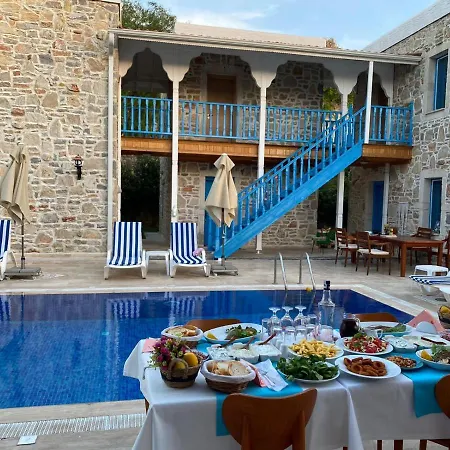 La Petra Eski Oda ve Kahvaltı 2*