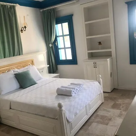 Oda ve Kahvaltı La Petra Eski 2*